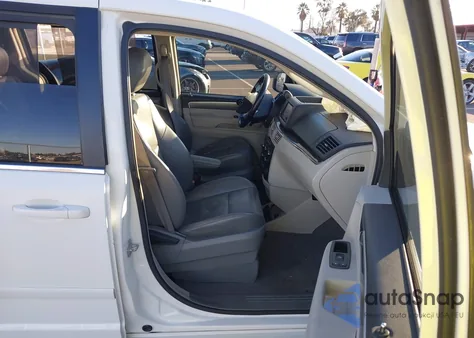 2010 Volkswagen Routan Se z USA, uszkodzony, nr VIN 2V4RW3D15AR236778